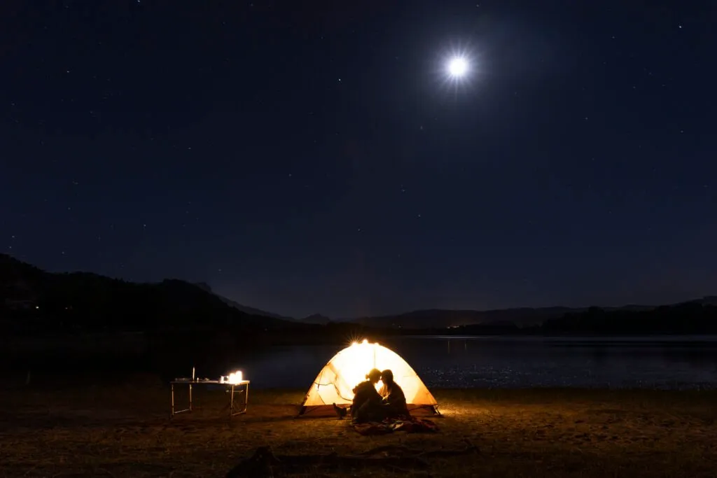 Nuit romantique sous tente en pleine nature dans les Vosges